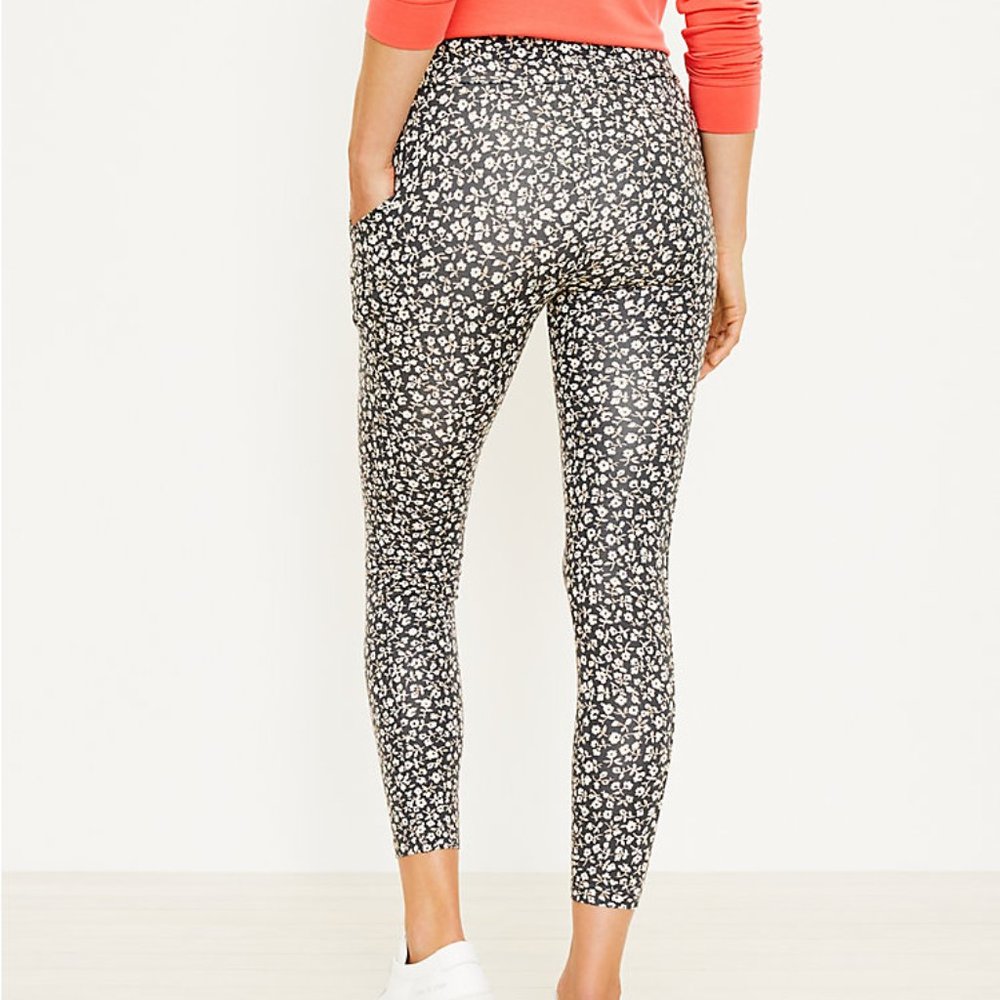 LOFT Lou & Grey Flower Side Pocket Leggings Size S
